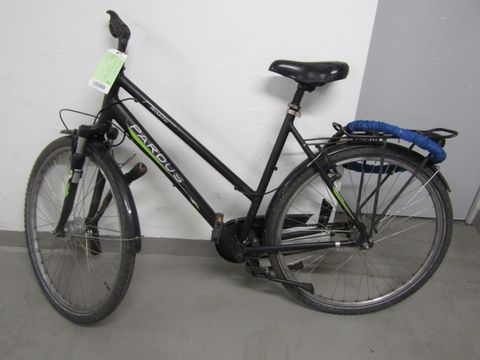 Schwarzes Herrenfahrrad