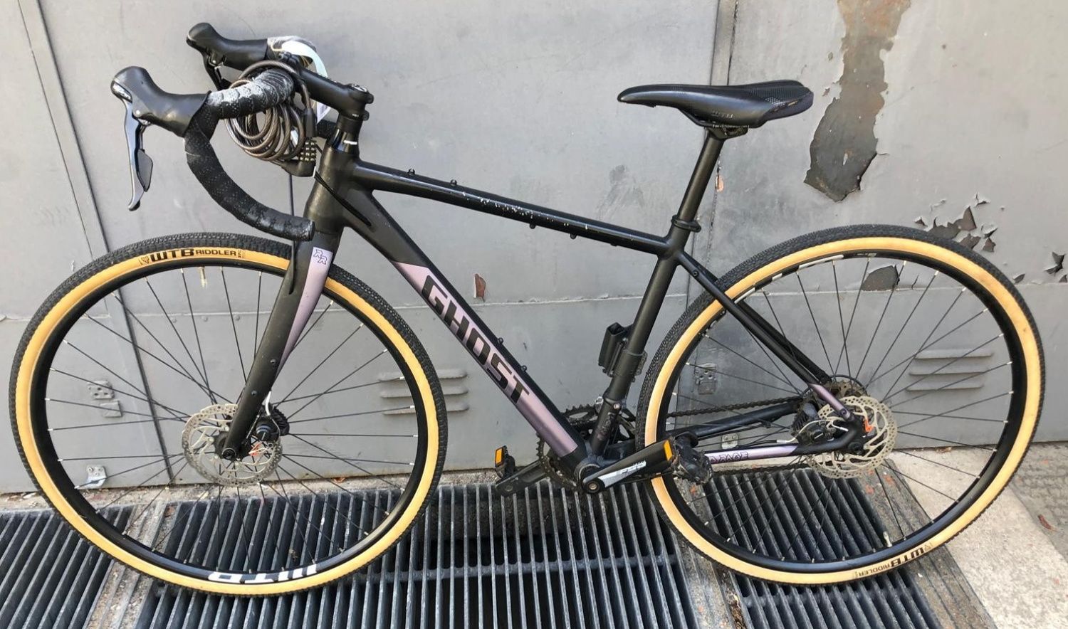 Schwarzes Herrenfahrrad