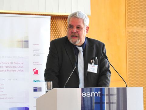 Staatssekretär Klaus Feiler spricht am 27. Oktober 2015 auf der Financial Stability Conference 2015 (Bild: Gerd P. Gerd)
