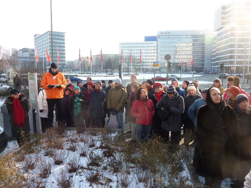 Vor der SRH-Hochschule, 11.2.2011, Foto: KHMM
