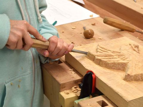 Figuren aus Holz (Bild: © Jugendkunstschule Pankow)