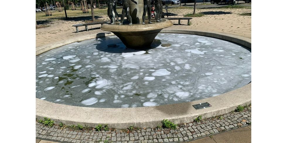 2022-07-25 PM Schaumanschlag auf den Brunnen der Jugend