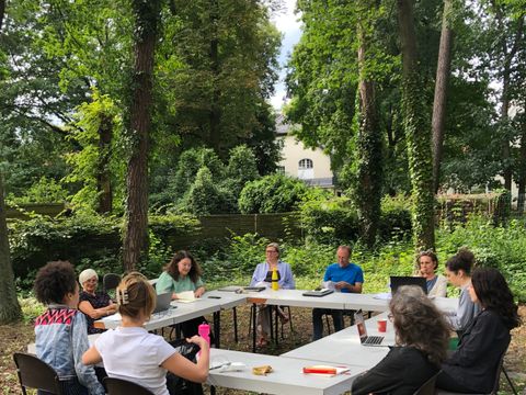 Lernen im Grünen (Bild: ©VHS Rdf)