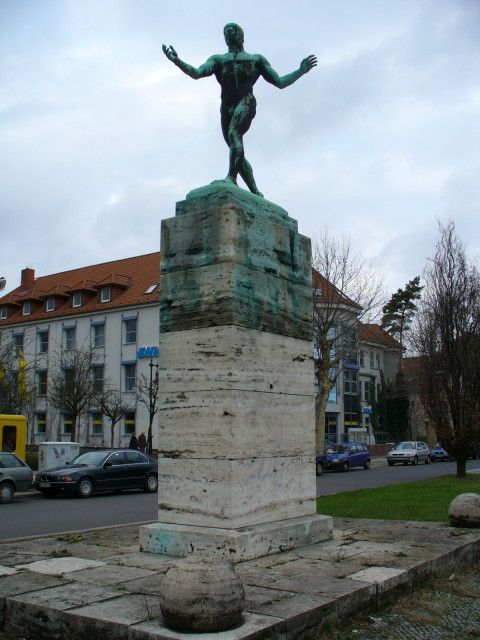 "Der Ringer" auf dem Raussendorffplatz, Foto: KHMM