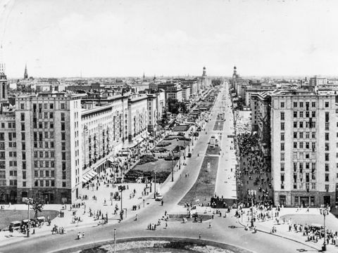 View of the avenue from Haus des Kindes via Strausberger Platz