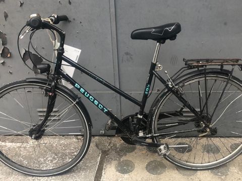 Schwarzes Herrenfahrrad