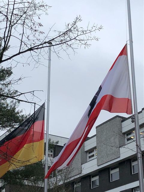 Holocaust-Gedenktag 27. Januar 2023: Fahnen wehen auf Halbmast