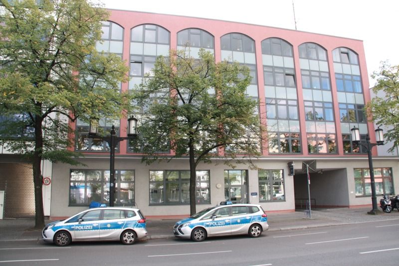 A 25 Dienstgebäude