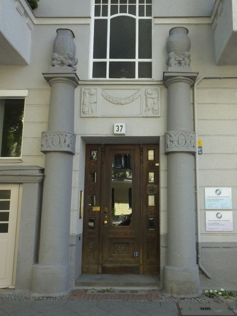 Hausansicht Sybelstr. 37 (Bild: Stolpersteine-Initiative CW, Hupka)