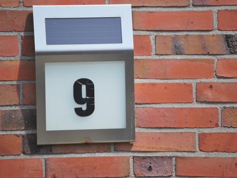 Solarbetriebene Hausnummer 9