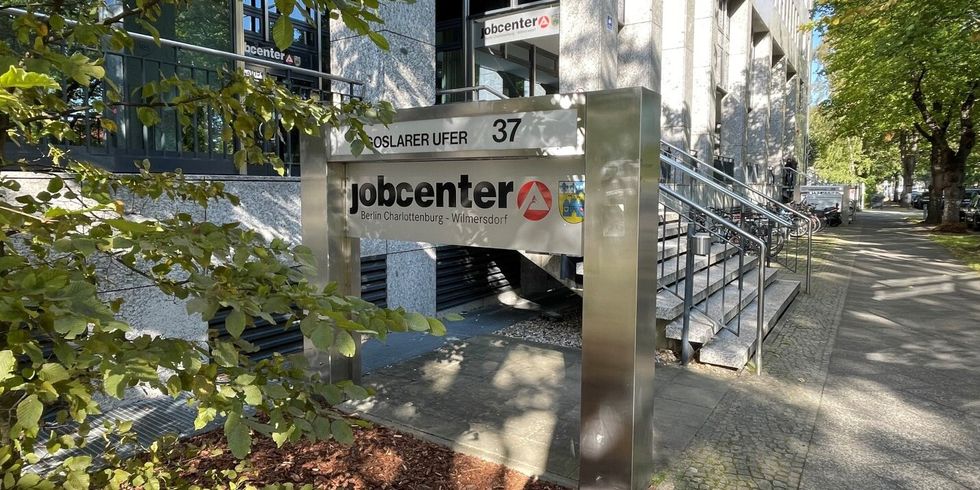 Eingang Jobcenter Goslarer Ufer 37, Charlottenburg