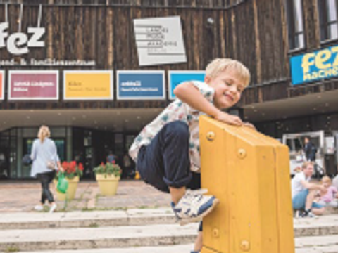 Vor dem FEZ in der Wuhlheide