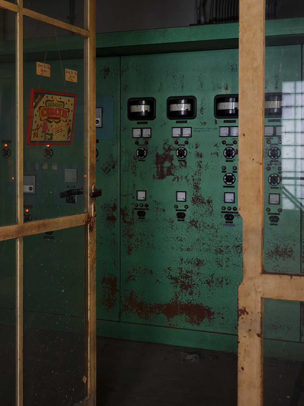 Bauzeitliche technische Gebäudeausstattung (Strom) im Kellergeschoss, April 2020