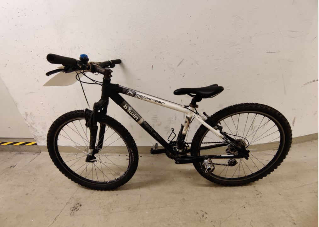 Schwarz-weißes Fahrrad
