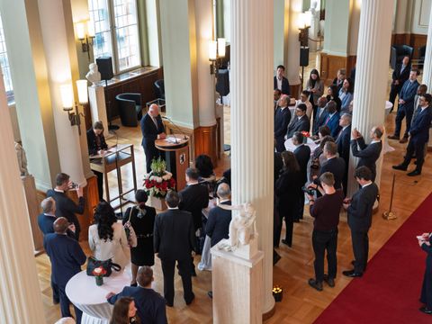 Grußwort Regierender Bürgermeister Kai Wegner zum Empfang für die neu akkreditierten Botschafterinnen und Botschafter im Säulensaal Rotes Rathaus
