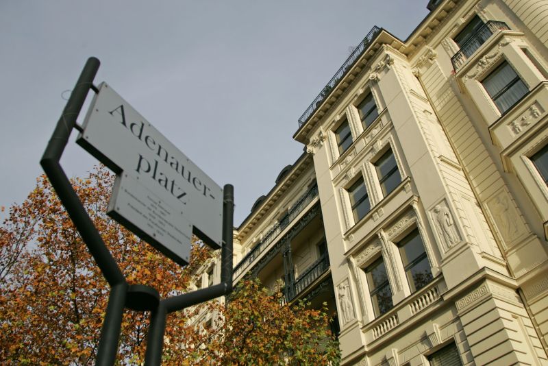 Adenauer Platz Schild
