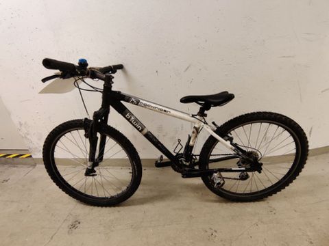 Schwarz-weißes Fahrrad