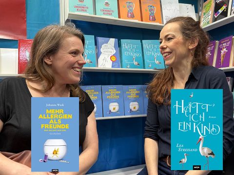 Johanna Wack und Lea Streisand mit ihren Büchern