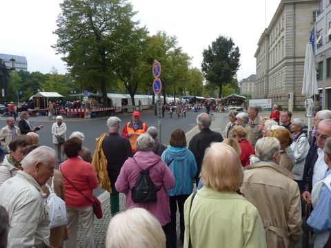 Trödelmarkt vor dem Ernst-Reuter-Haus, 13.9.2014, Foto: KHMM
