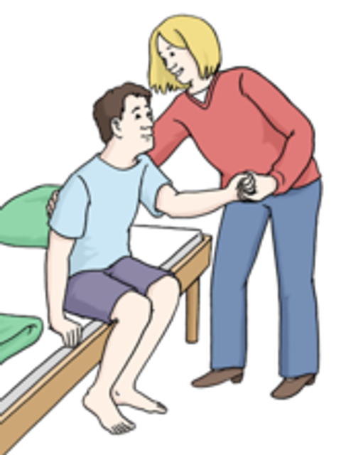 Frau hilft Mann aus dem Bett