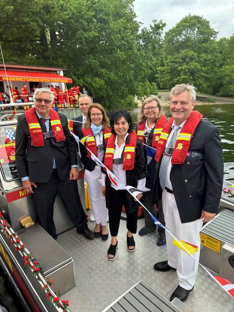 Motorrettungsboot „Bammelecke“ getauft (Bild: BA Reinickendorf)