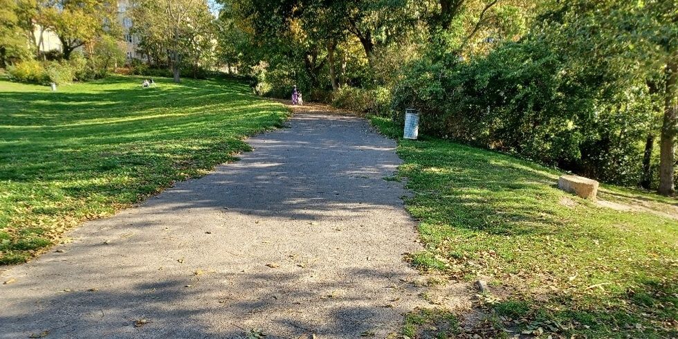 Wege im Friedenthalpark werden saniert