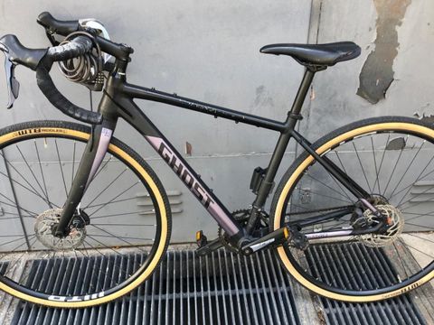 Schwarzes Herrenfahrrad