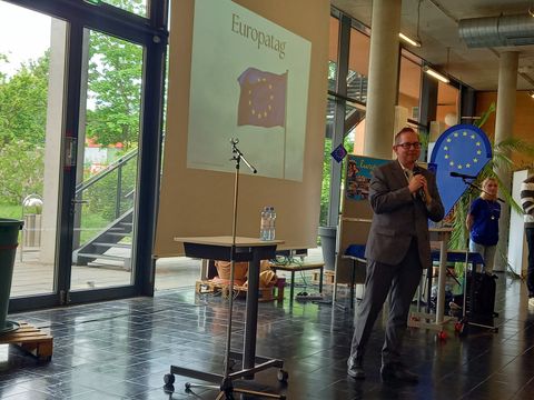 Beziirksbürgermeister_Igel_beim_Europatag