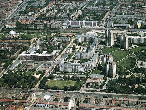 Blick auf die Gesamtanlage des Ernst-Thälmann-Parks