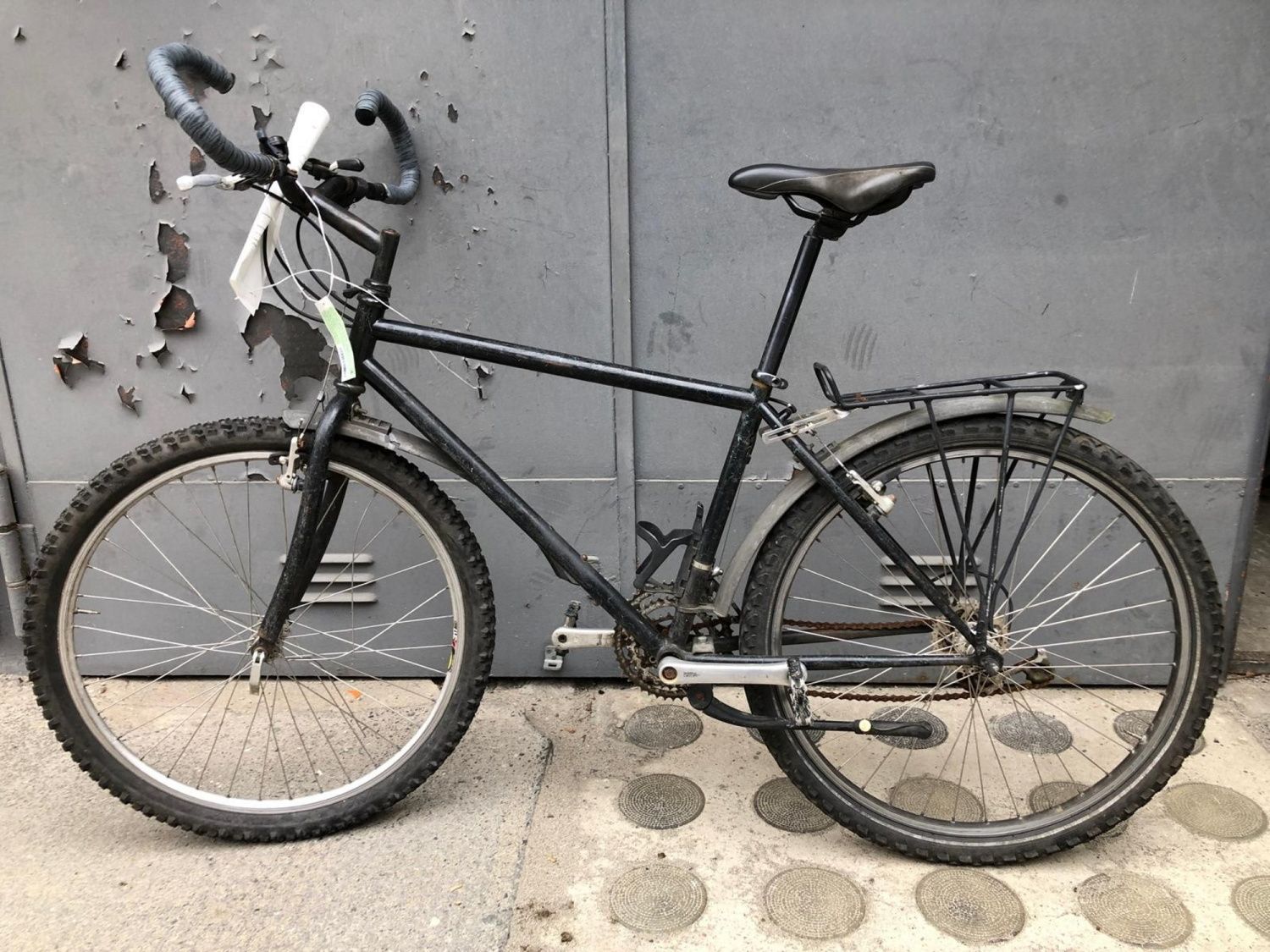 Schwarzes Herrenfahrrad