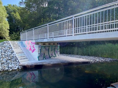 Typisch Berlin: Graffiti am Bauwerk kurz nach Fertigstellung (Bild: SenMVKU)