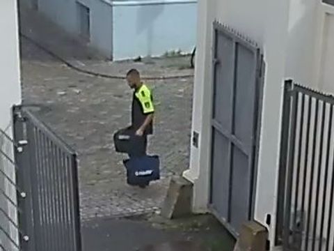 Tatverdächtiger mit Uniformhemd Großaufnahme (Bild: Quelle bekannt)