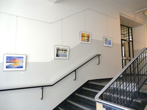 Ausstellungsansicht in der Südhalle im Rathaus Reinickendorf (Bild: FB Kunst und Geschichte)