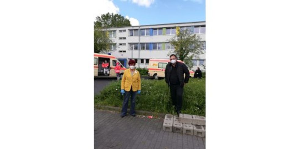 v.l.n.r. Christina Emmrich, Vorstandsvorsitzende Verein für altive Vielfalt e.V.; Michael Grunst, Bezirksbürgermeister