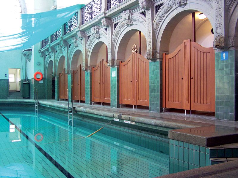 Alte Schwimmhalle, Umkleidekabinen nach der Rekonstruktion
