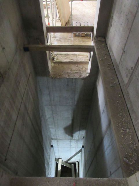 Aufzugschacht in der Rohbauphase