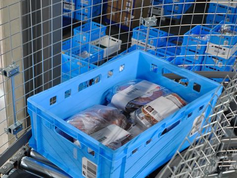 Box mitLebensmittel in Verpackungen zum Transport