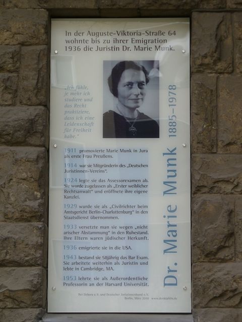 Gedenktafel für Marie Munk, 9.4.2010, Foto: KHMM