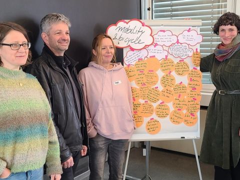 Bezirksverordnete Olja Koterewa, Oliver Schworck, Jugendstadtrat aus Tempelhof-Schöneberg, Peggy Hochstätter und Initiatorin Lotte Maeß (v.li.na.re.)