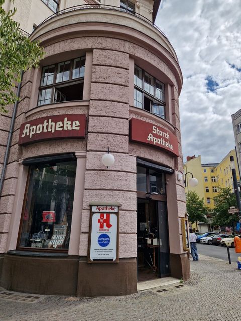 Rundell mit der ehemaligen Storch Apotheke