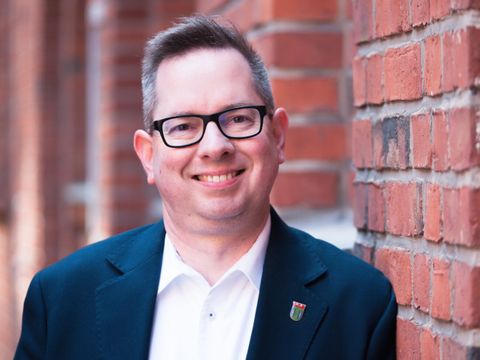 Portrait von Bezirksbürgermeister Oliver Igel