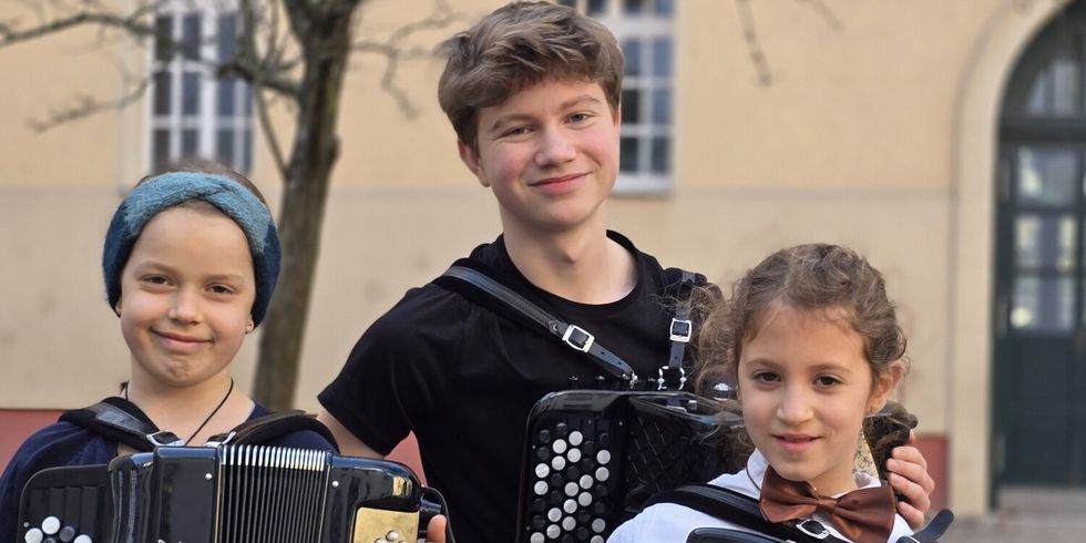 Lena, Gili und Bela verbindet die Leidenschaft für gute Töne – und ihr Akkordeonlehrer Gerhard Scherer-Rügert