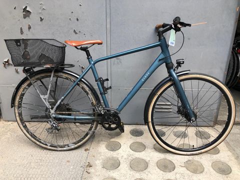 Blaues Herrenfahrrad