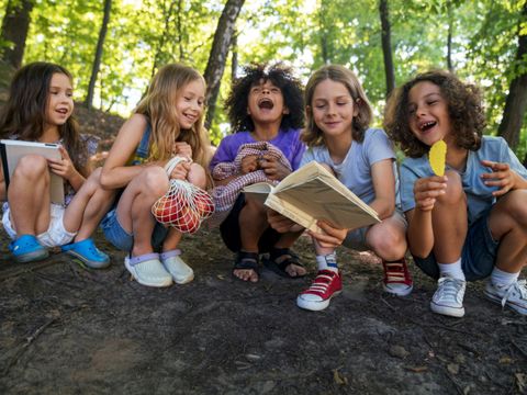 Für unbeschwerte und abwechslungsreiche Sommerferien (Bild: freepik)