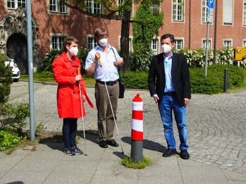v.l.n.r.: Regina Vollbrecht (Beauftragte für Menschen mit Behinderung), Dr. Peter Bobien (Beirat für Menschen mit Behinderung), Uwe Brockhausen (Bezirksstadtrat) (Bild: BA Reinickendorf)
