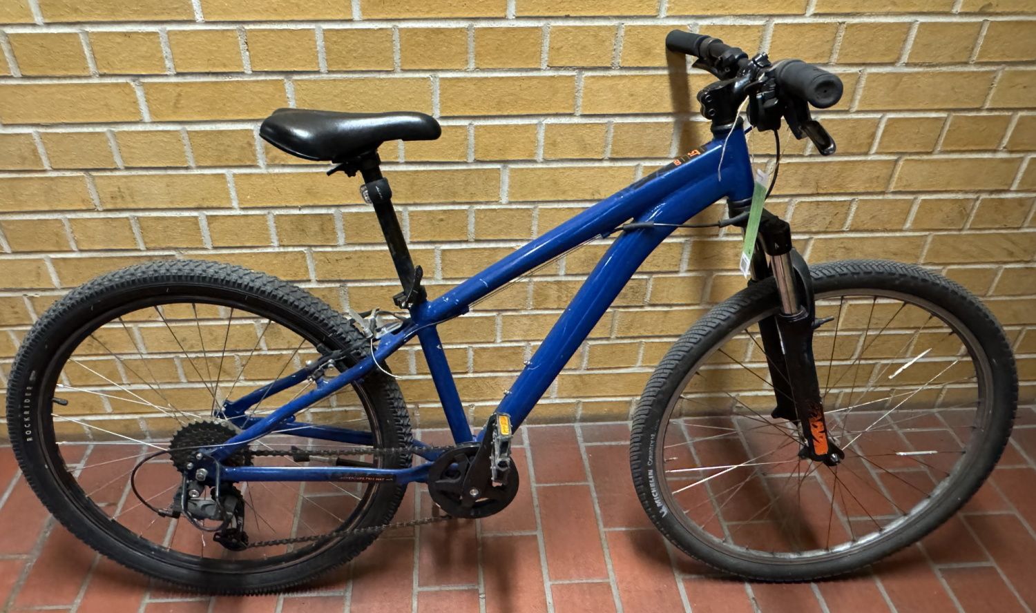 Blaues Kinderfahrrad
