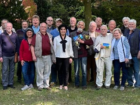 Stolz auf die Teamarbeit bei der Organisation des Skatturniers. (Bild: BA Reinickendorf)