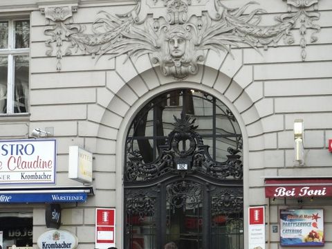 Hausansicht Uhlandstr. 162 (Bild: Stolpersteine-Initiative CW, Hupka)