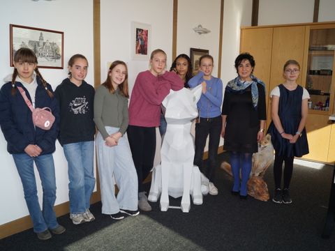 Elf Mädchen nutzten diesmal die Gelegenheit, ihre Fragen direkt bei der Rathaus-Chefin anzubringen und wurden in ihrem Büro empfangen.