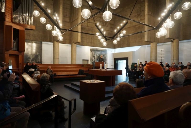 Pfarrer Maillard in Evangelischen Gedenkkirche Plötzensee